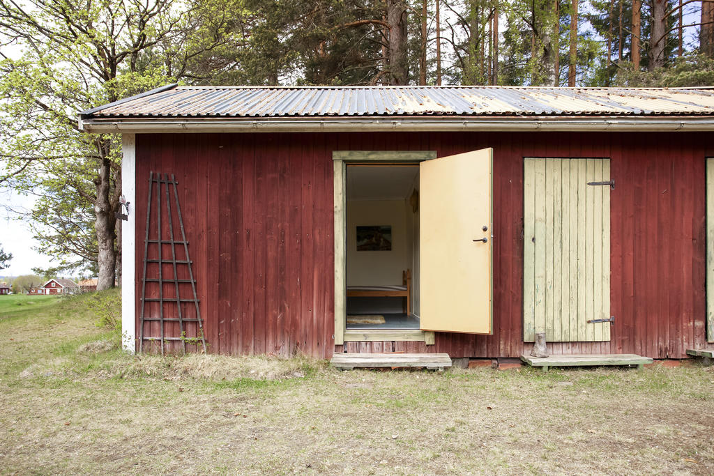 Uthus med bland annat sommarrum