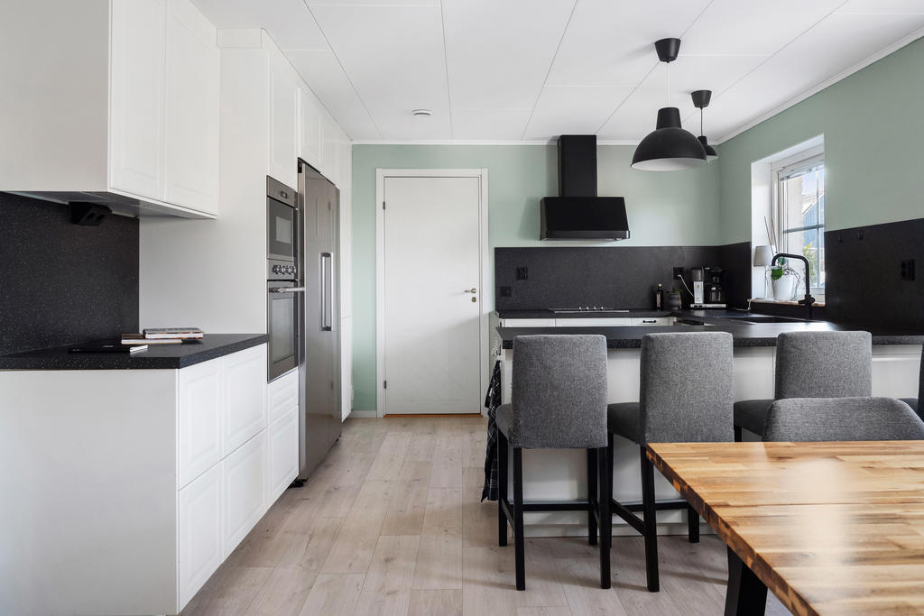 Kök med ingång till grovkök