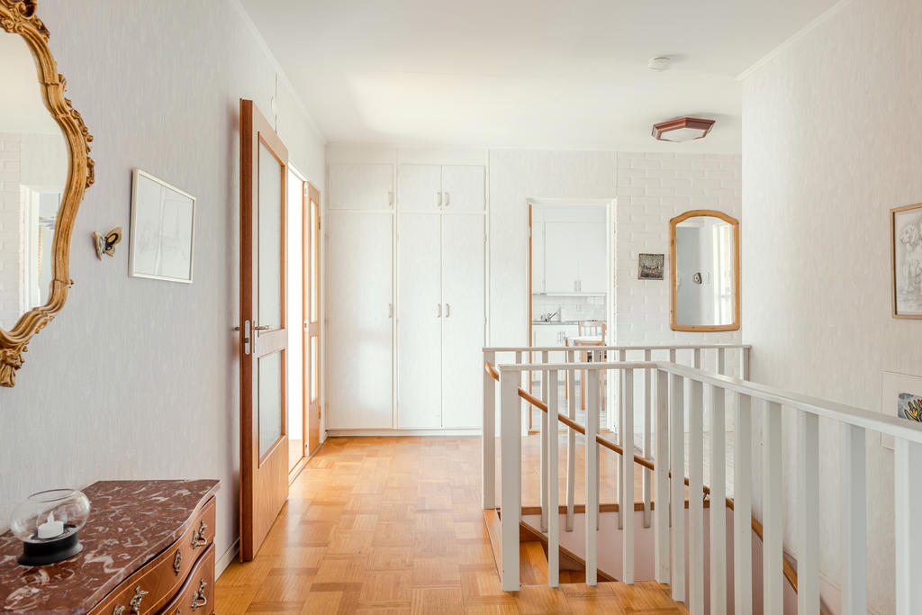 Hall med inbyggd förvaring