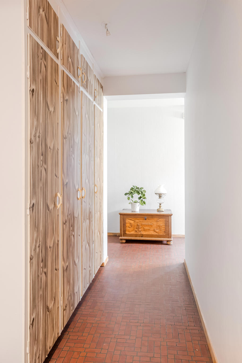 Hall med inbyggd förvaring