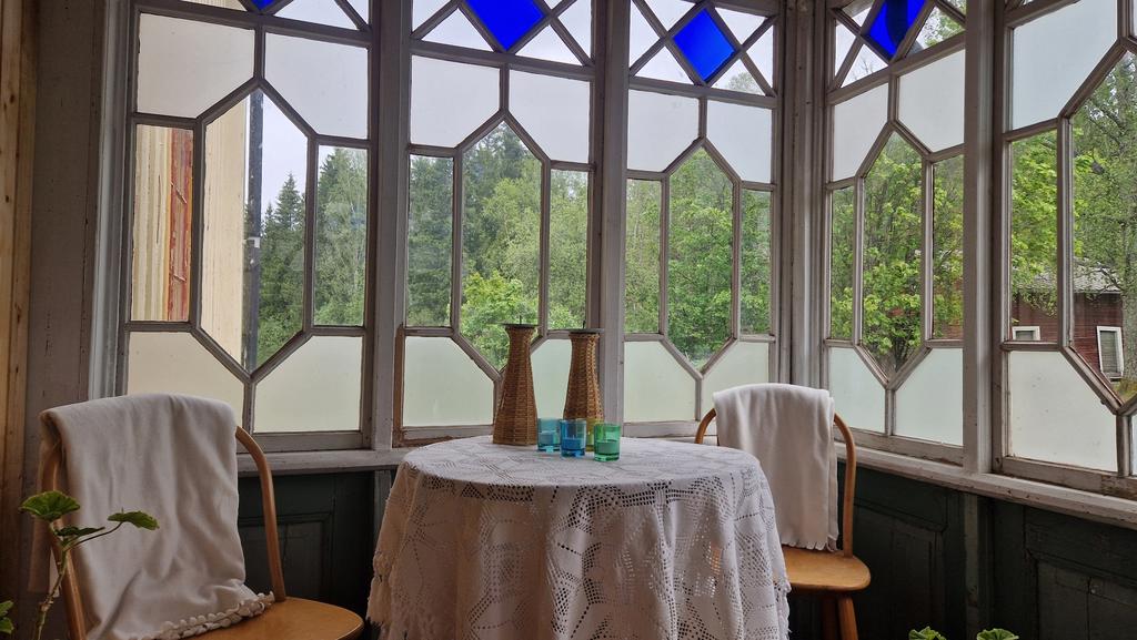 glasveranda vid huvudentré