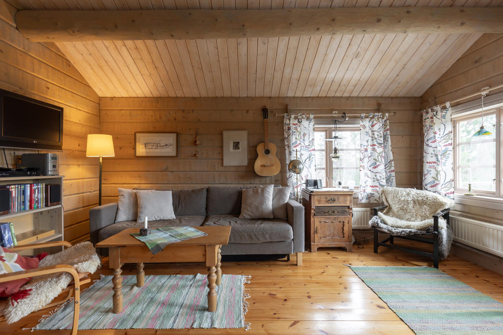 Gedigna materialval och fint ljusinsläpp.