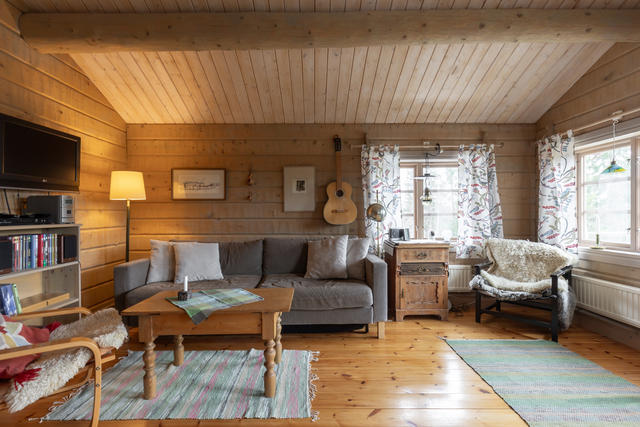 Gedigna materialval och fint ljusinsläpp.