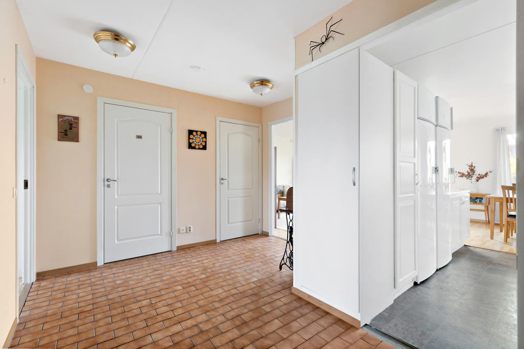 Entré och inre hall. 