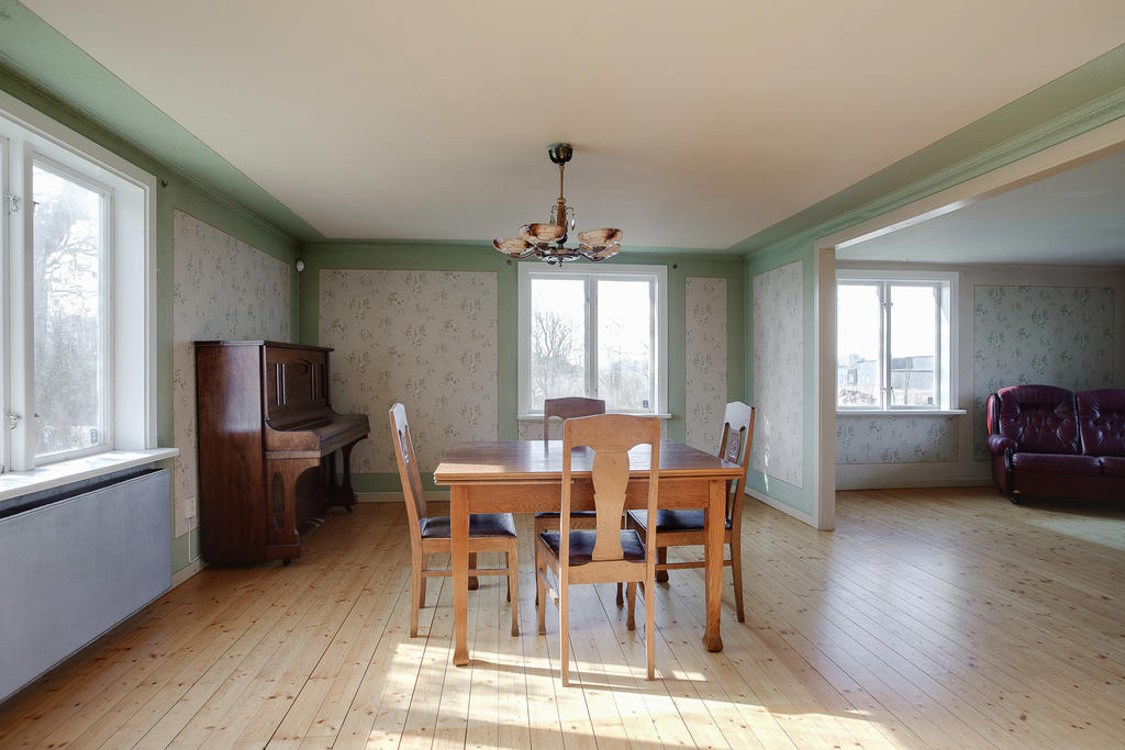 Salongen i två delar - rymligt och vackert