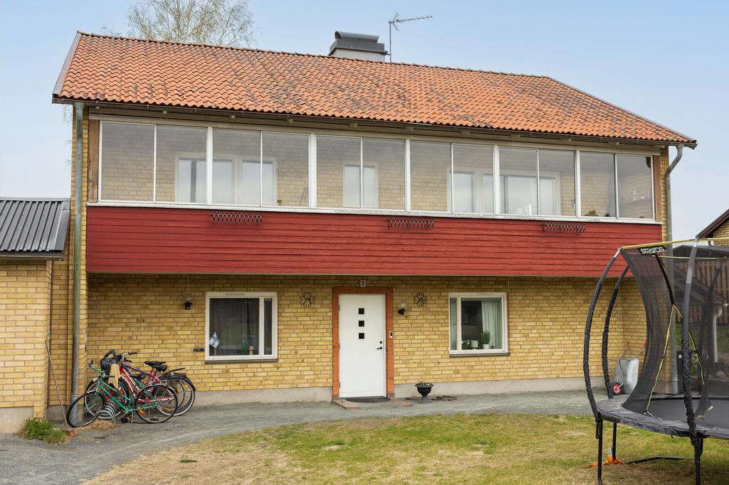 Balkong längs hela husets bredd