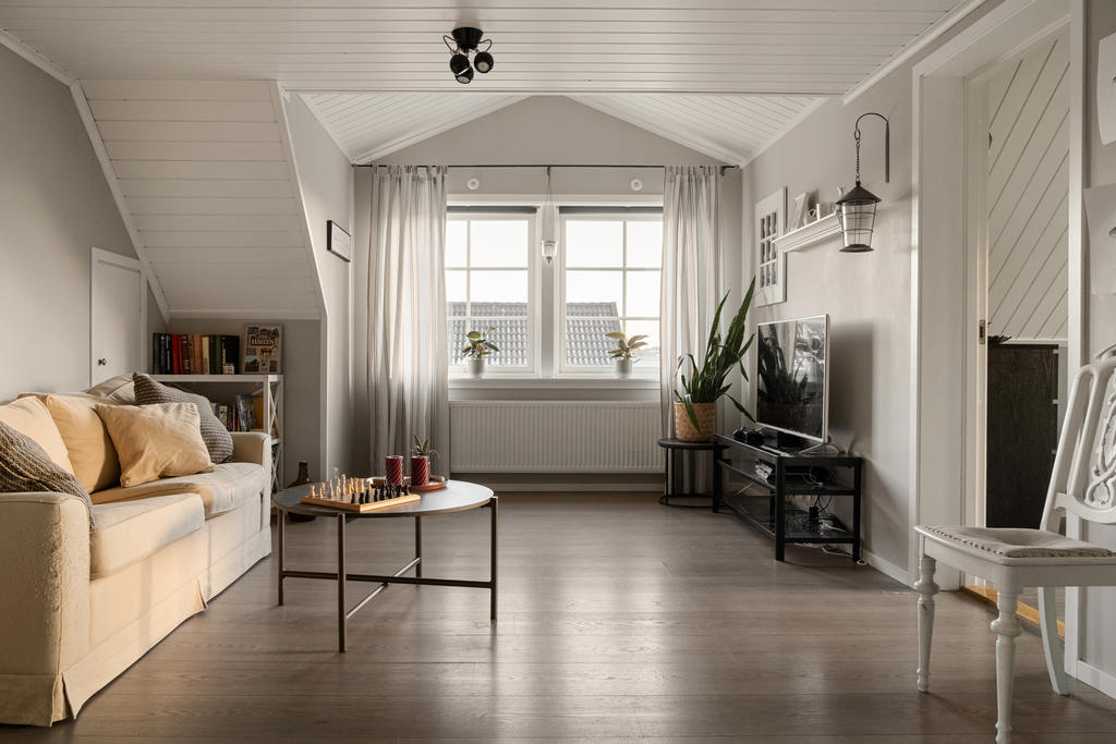 Allrum med fin takkupa som släpper in rikligt med ljus