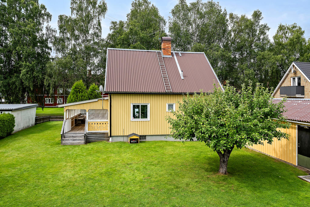Huset sett från trädgården
