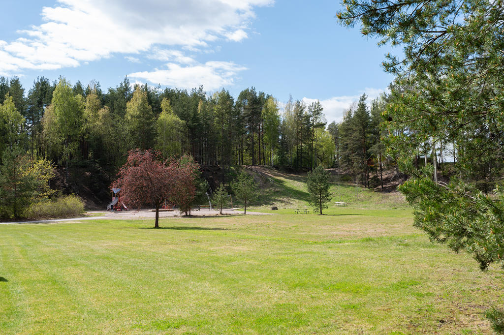 Områdesbild - Grönyta bakom bostadsområdet
