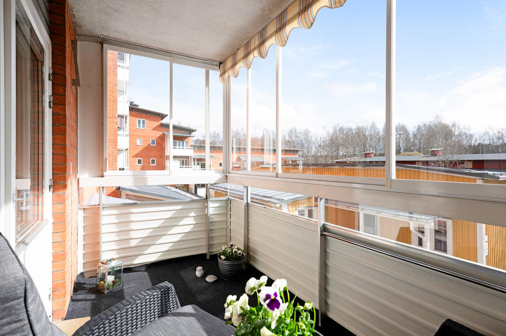 Stor inglasad balkong
