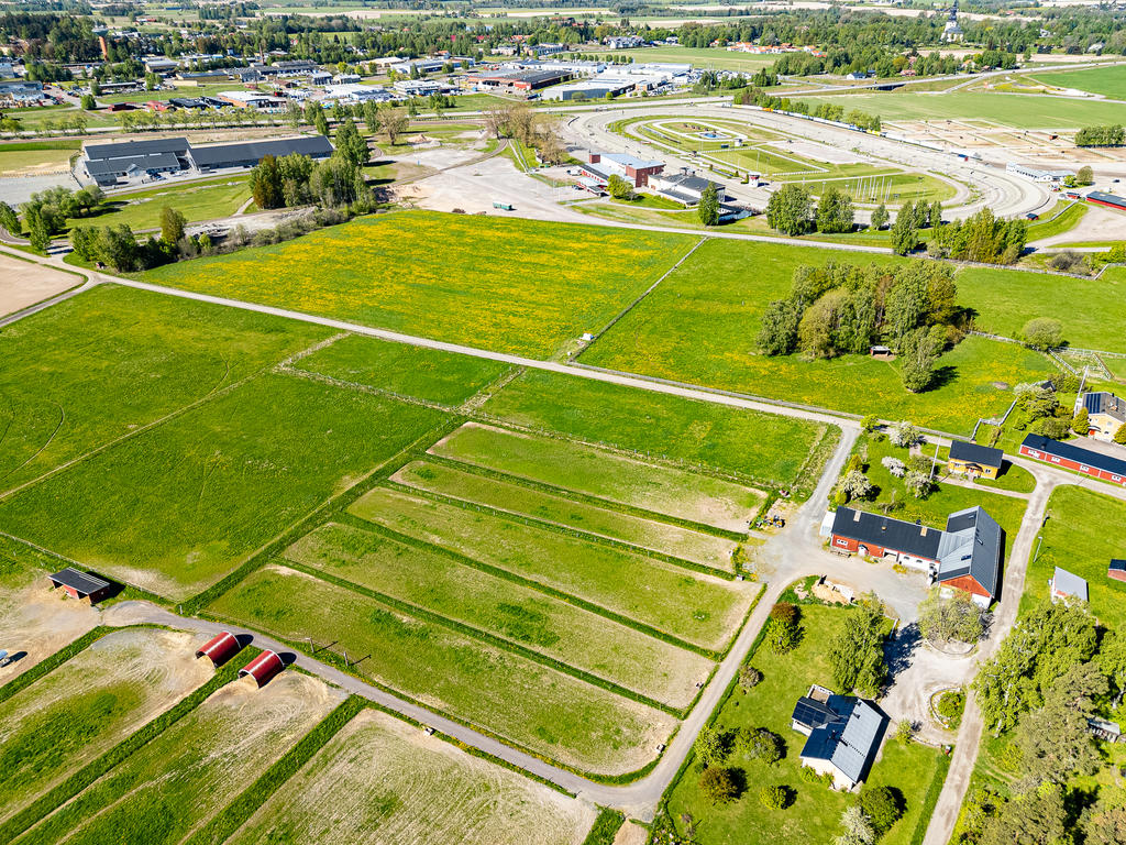 Borlänge Ridhus och Romme Travbana precis i närheten!
