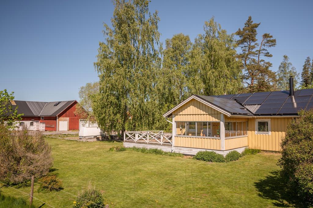 Stallet i bakgrunden