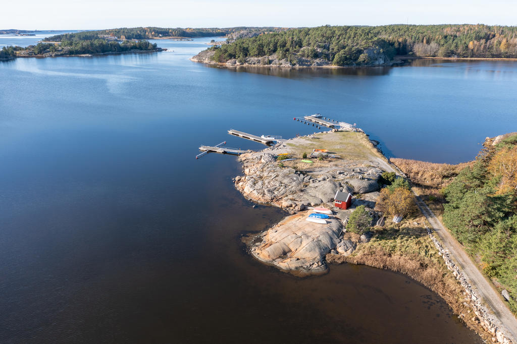 Småbåtshamn och badplats