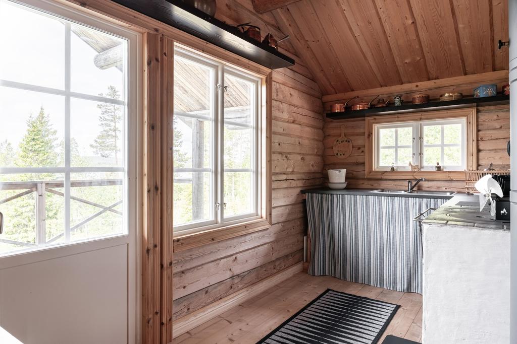 Köket med utgång till verandan