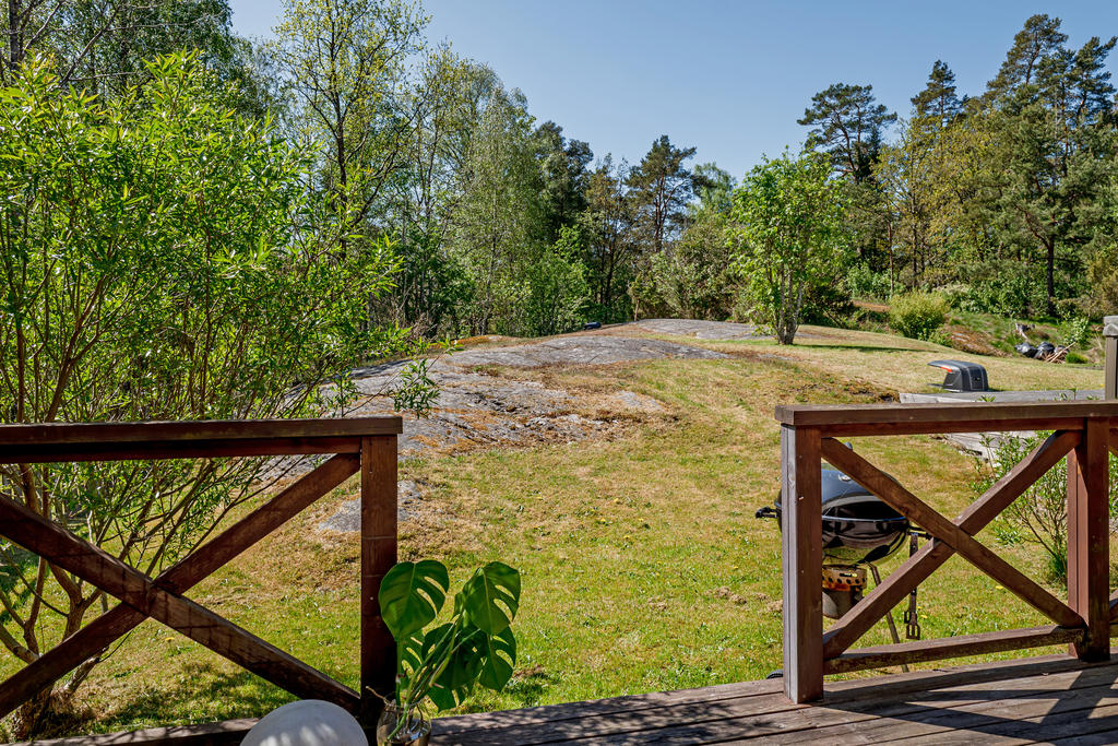 Täppa med naturtomt angränsande till Ryrbäckens naturreservat