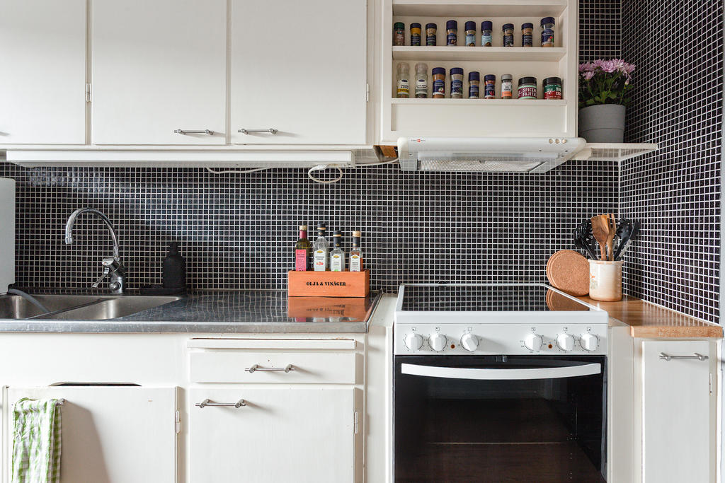 Charmigt med modern touch och bevarade luckor i retro-stil.  
