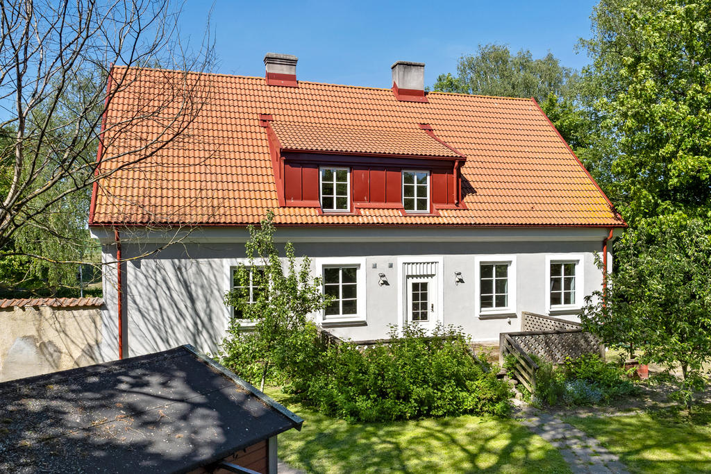 Baksidan med uteplats