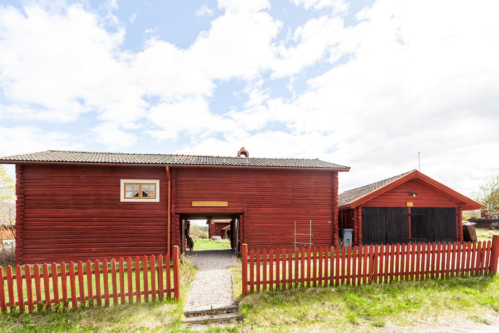 Boningshuset sett från byvägen