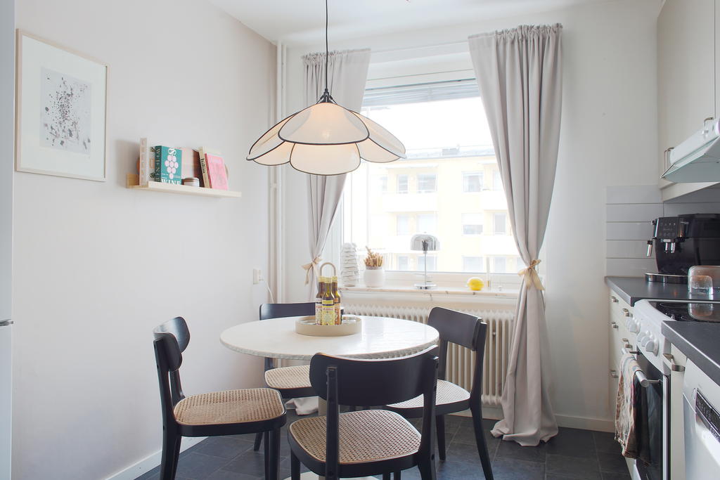 Plats för köksbord vid fönstret