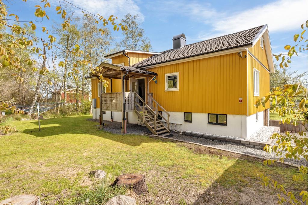 Baksidan med den trevliga farstukvisten.