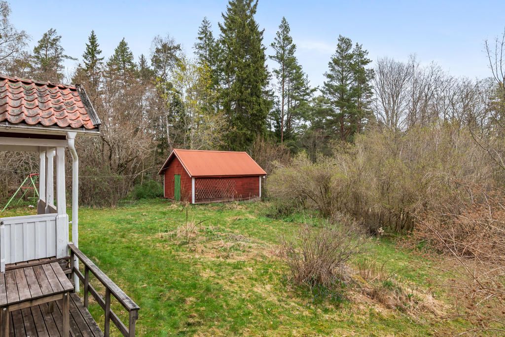 Förrådsbyggnad med jordkällare 