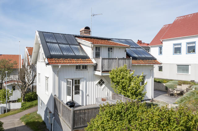 Välkomna ut till Åstol och en underbar och rymlig villa. Jennys hus!