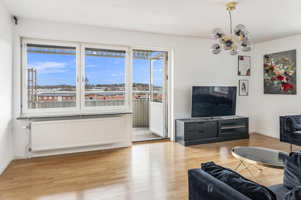 Vardagsrum ut mot balkong