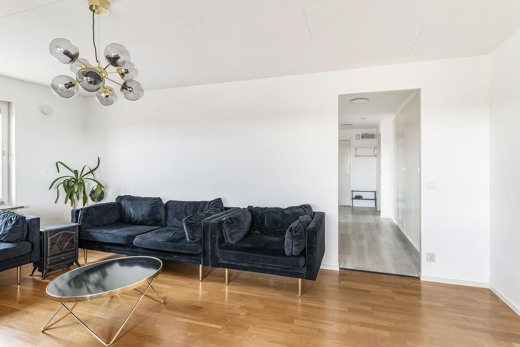 Vardagsrum ut mot hall