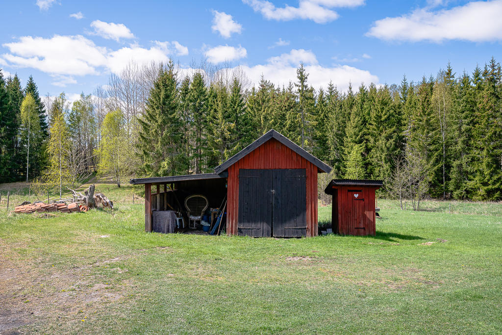 Garage & carport