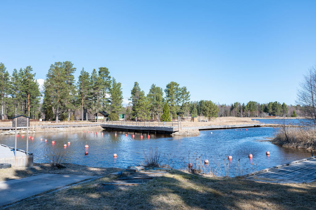 Tillhörande båtplats vid båthamnen i nära anslutning till fastigheten