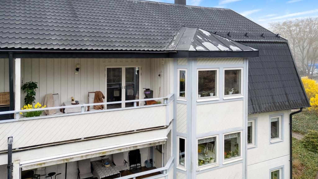 Rejäl balkong utan insyn.