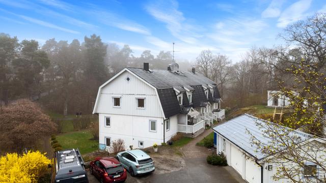 Utemiljön med parkering och garage