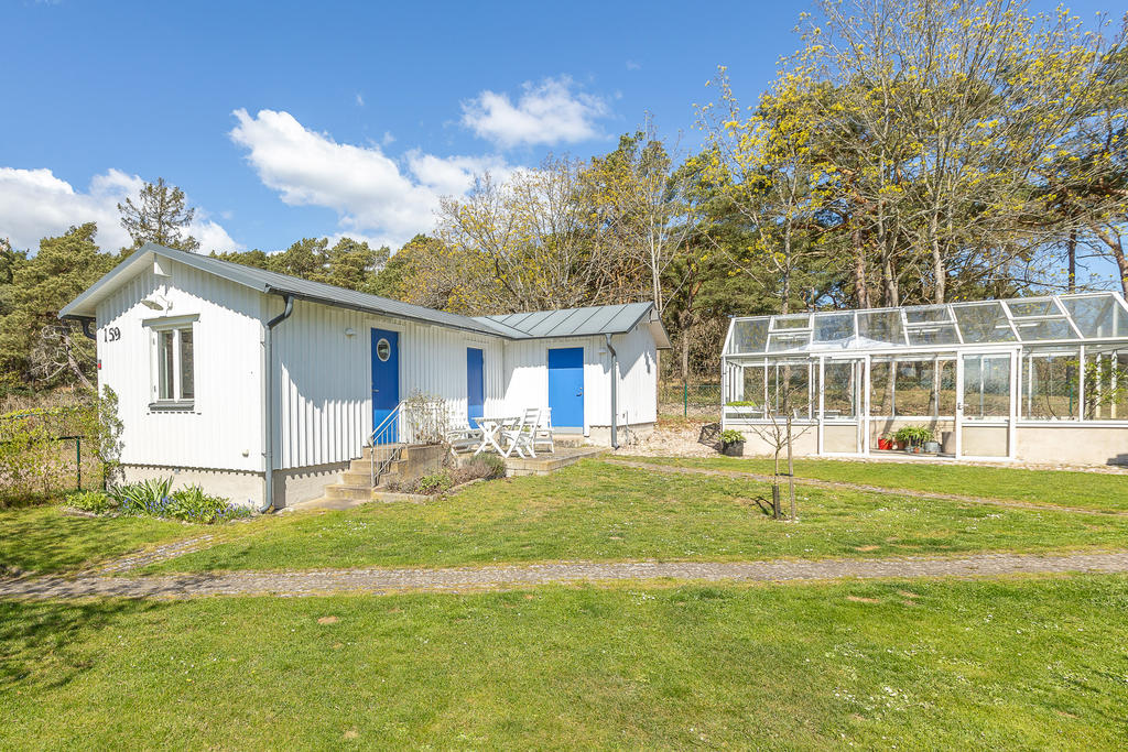 Gästhus, förråd, garage och växthus!