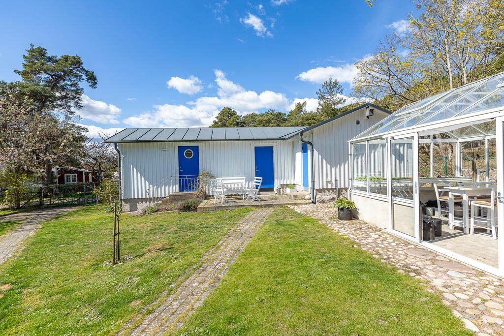 Gästrum bakom dörren med fönster