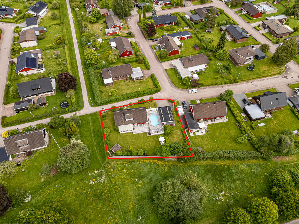 Gångväg förbi huset