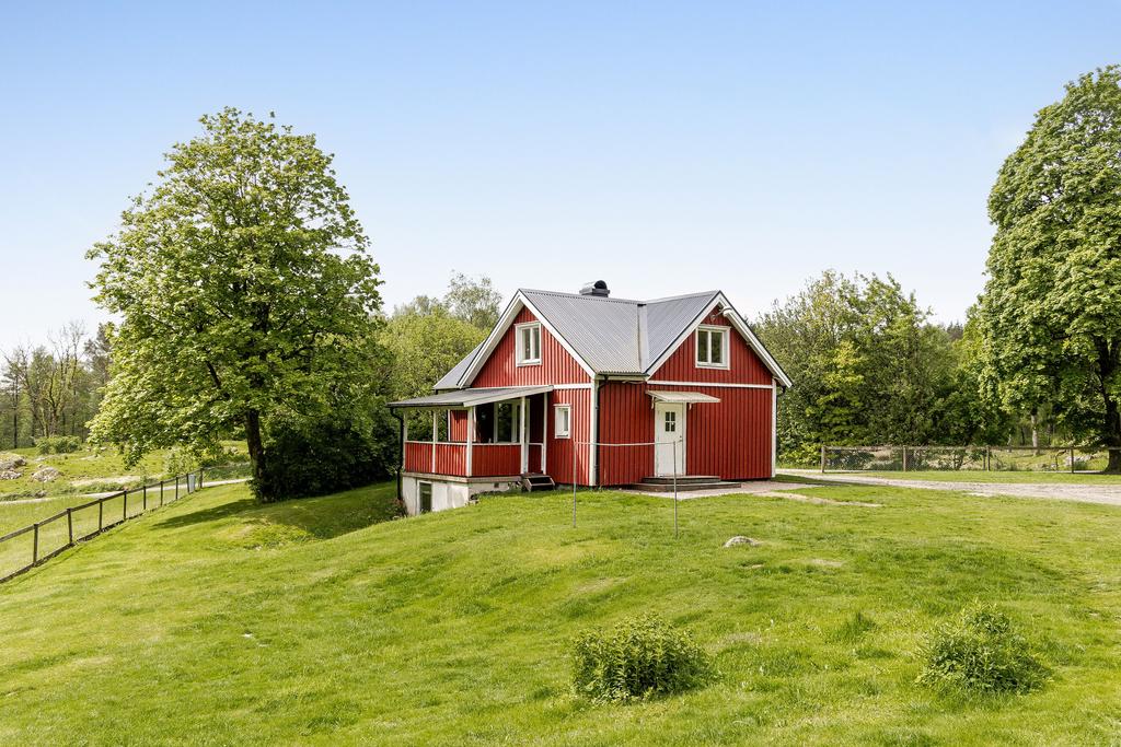 Underbar plats mitt bland lummiga träd och små sjöar!