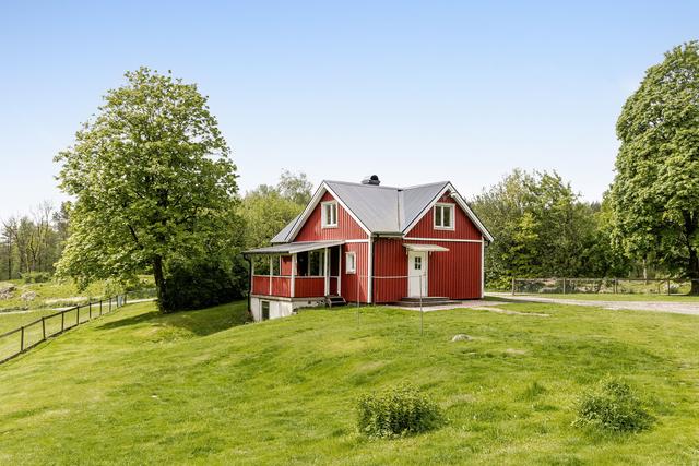 Underbar plats mitt bland lummiga träd och små sjöar!