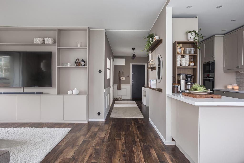 Denna inflyttningsklara lägenhet präglas av genomtänkt design och layout 