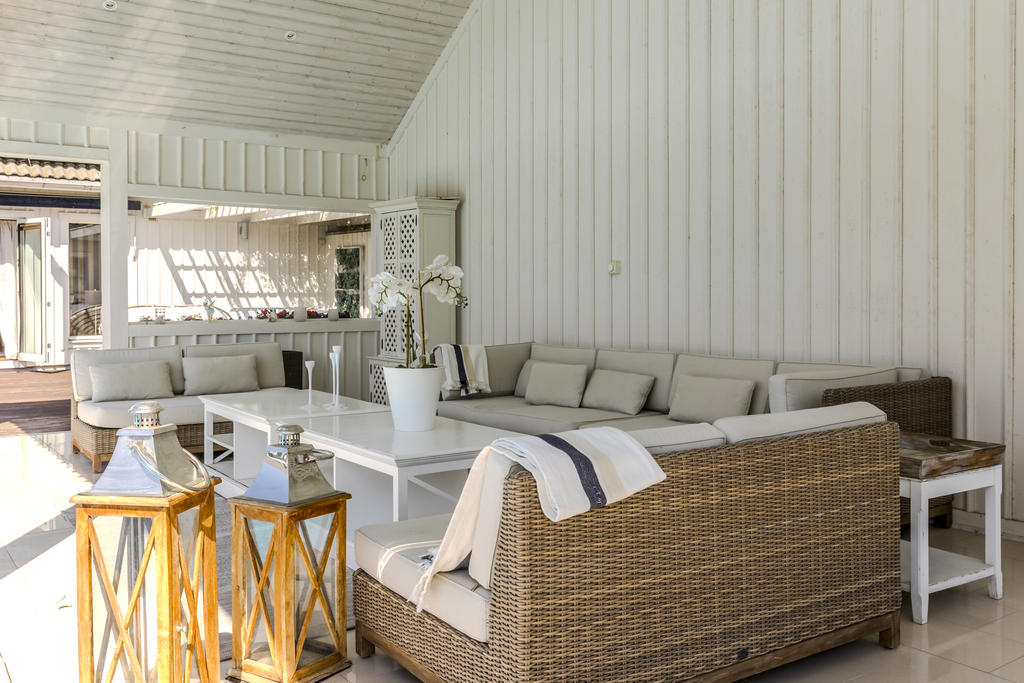 Uteplats vid poolhuset