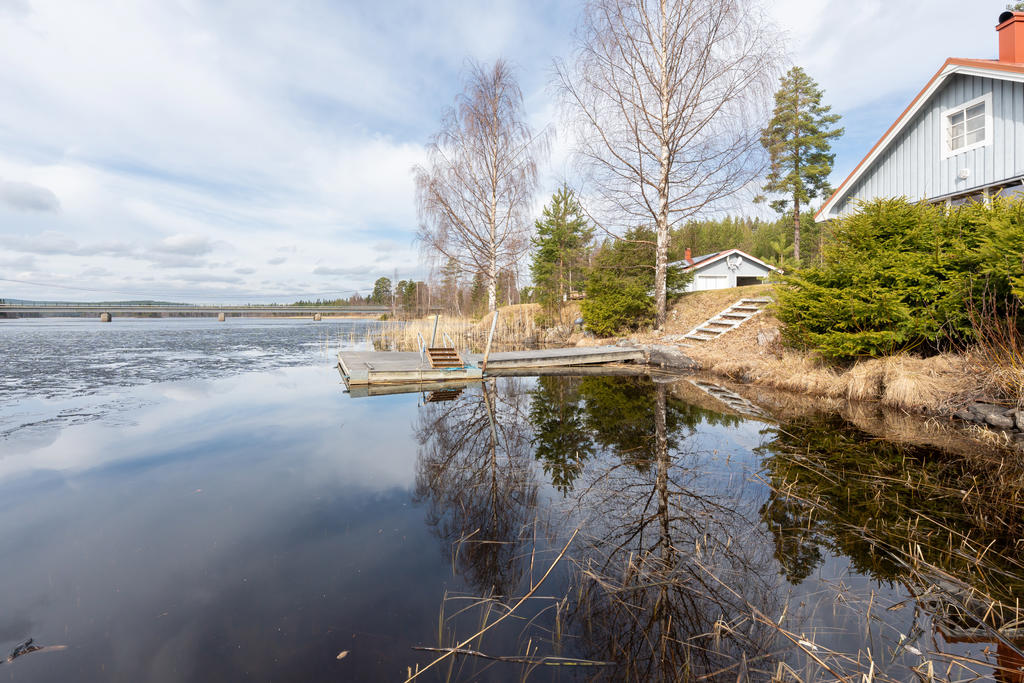 Sjön alldeles intill
