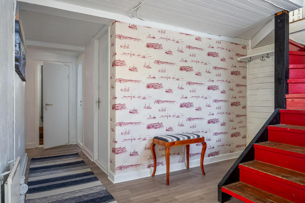 Källarvåning hall.