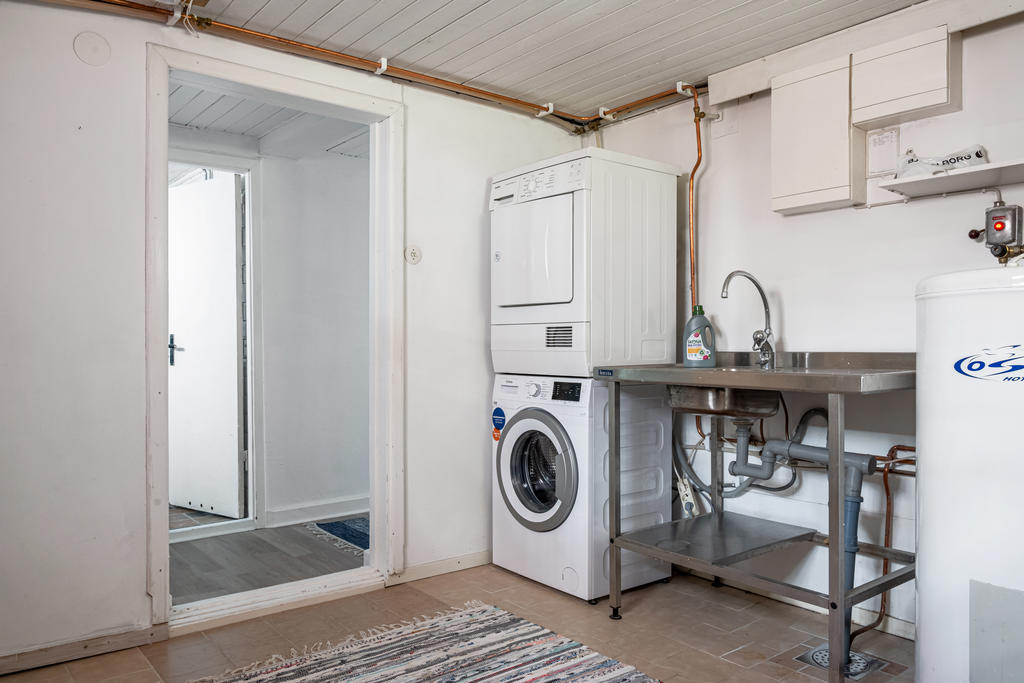 Tvättstuga källarplan här finns även tvättmaskin och torktumlare och elskåp.