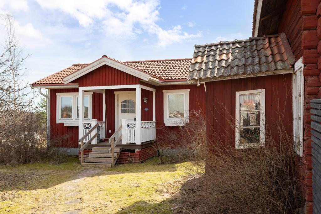 Huset på gården är en extra inkomstkälla om du vill hyra ut. Eller för generationsbostad 