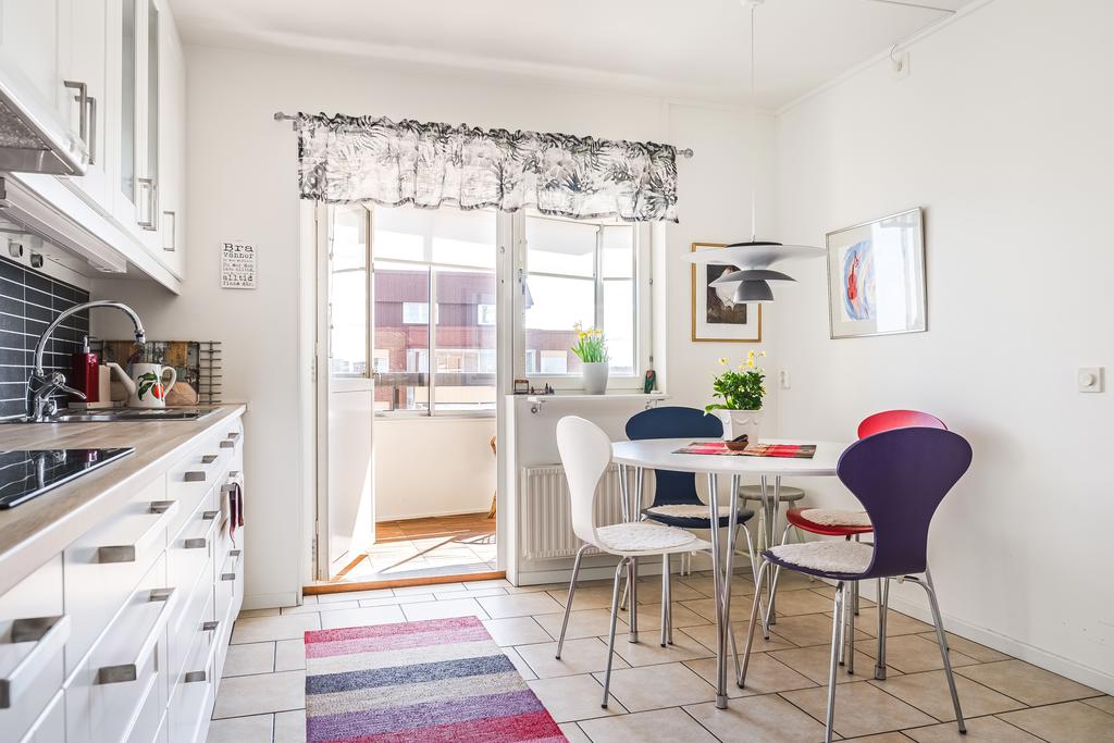 Separat kök med plats för matbord
