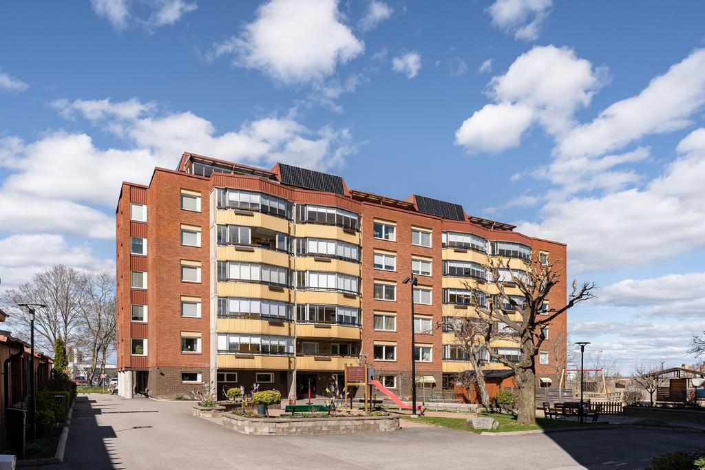 Här bor man i lugnt bostadsområde med närhet till matbutik