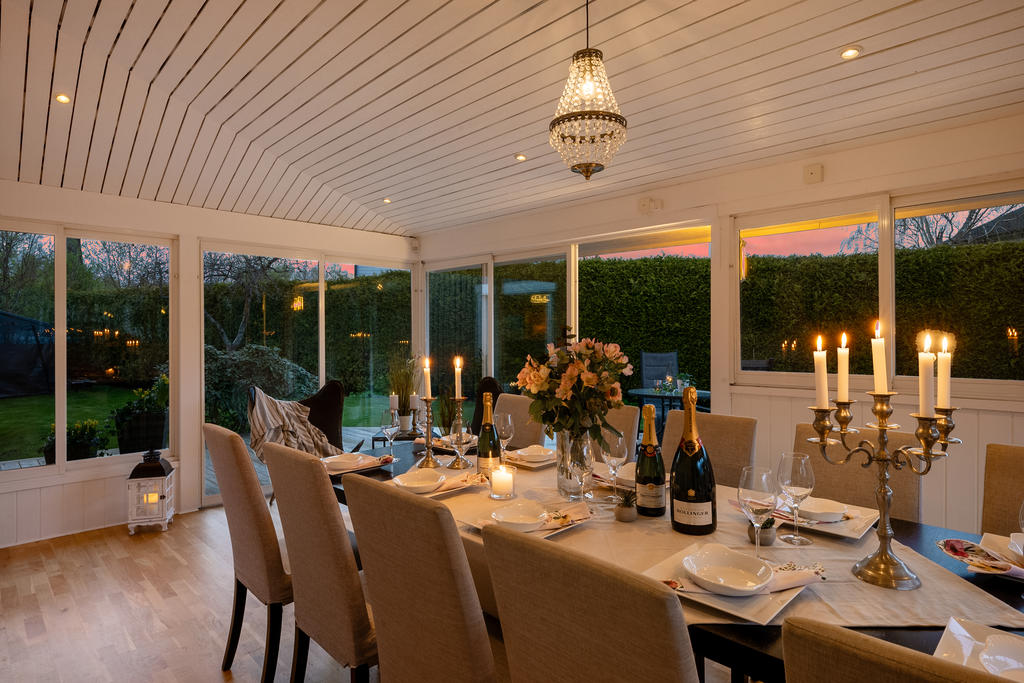 Välkomna till bords