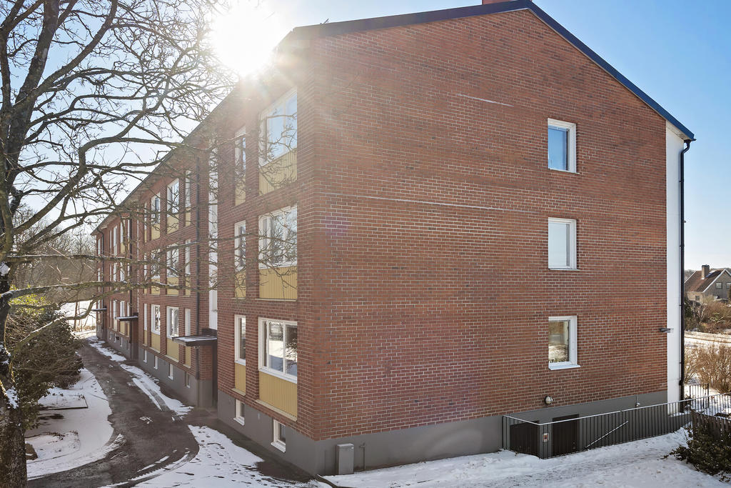 Entrésidan med nedgång till källaren