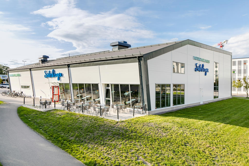 Restaurang samt Nordic Wellness runt husknuten