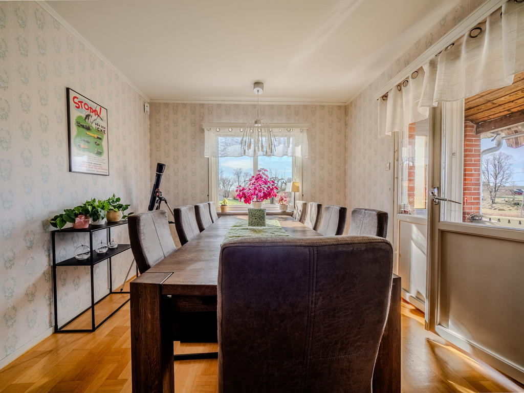 Matrum med utgång till balkong