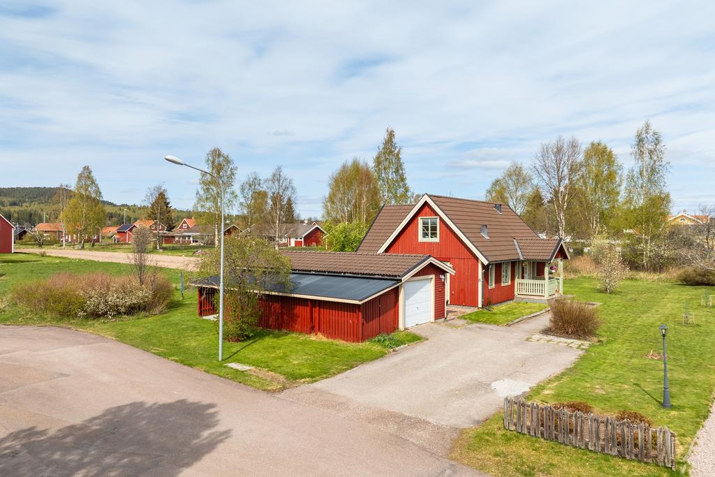 Sista huset på höger längs Varg Pers Väg